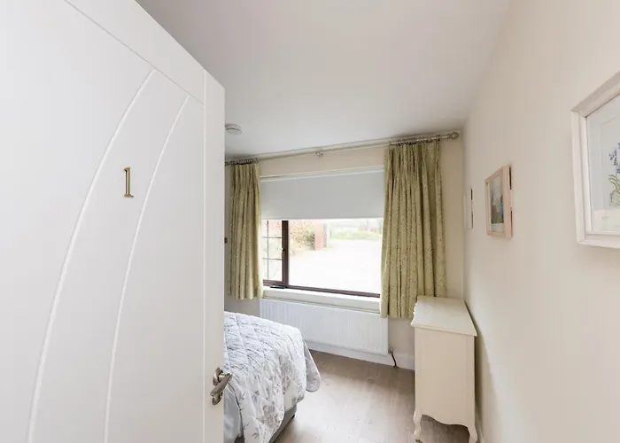 Foxglove House 3*